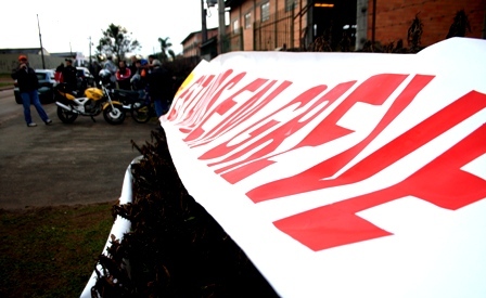Metalúrgicos da Fabsteel entram no 2º dia de greve