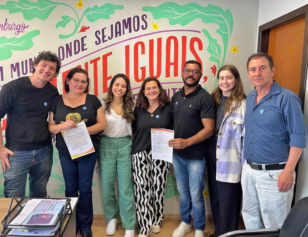 SMC e Força-PR entregam notas de apoio à deputada estadual Ana Júlia