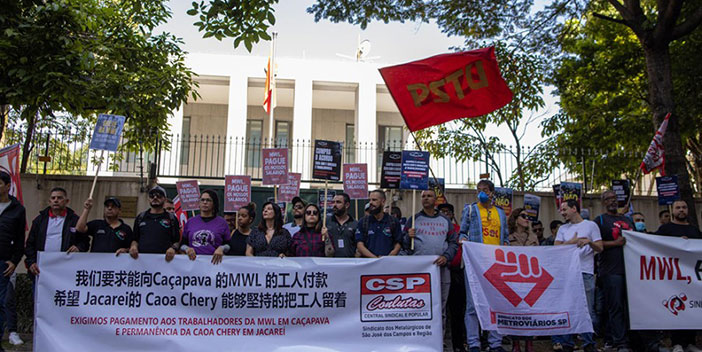 Trabalhadores da Caoa Chery e MWL protestam em frente ao Consulado da China