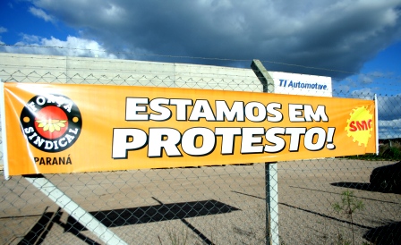 Mobilizados pela PLR, metalúrgicos da TI Automotive cruzam os braços