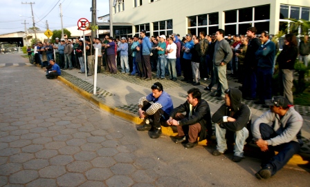Metalúrgicos da Magius reprovam PLR. Nova assembléia, quinta (24), às 7h45