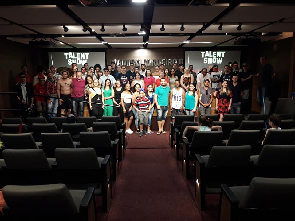 Curso de inglês do SMC encerra o ano com Talent Show