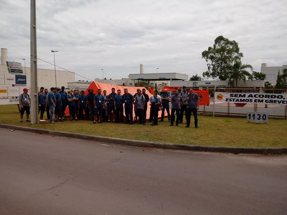 Trabalhadores da Adient entram no 4º dia de greve