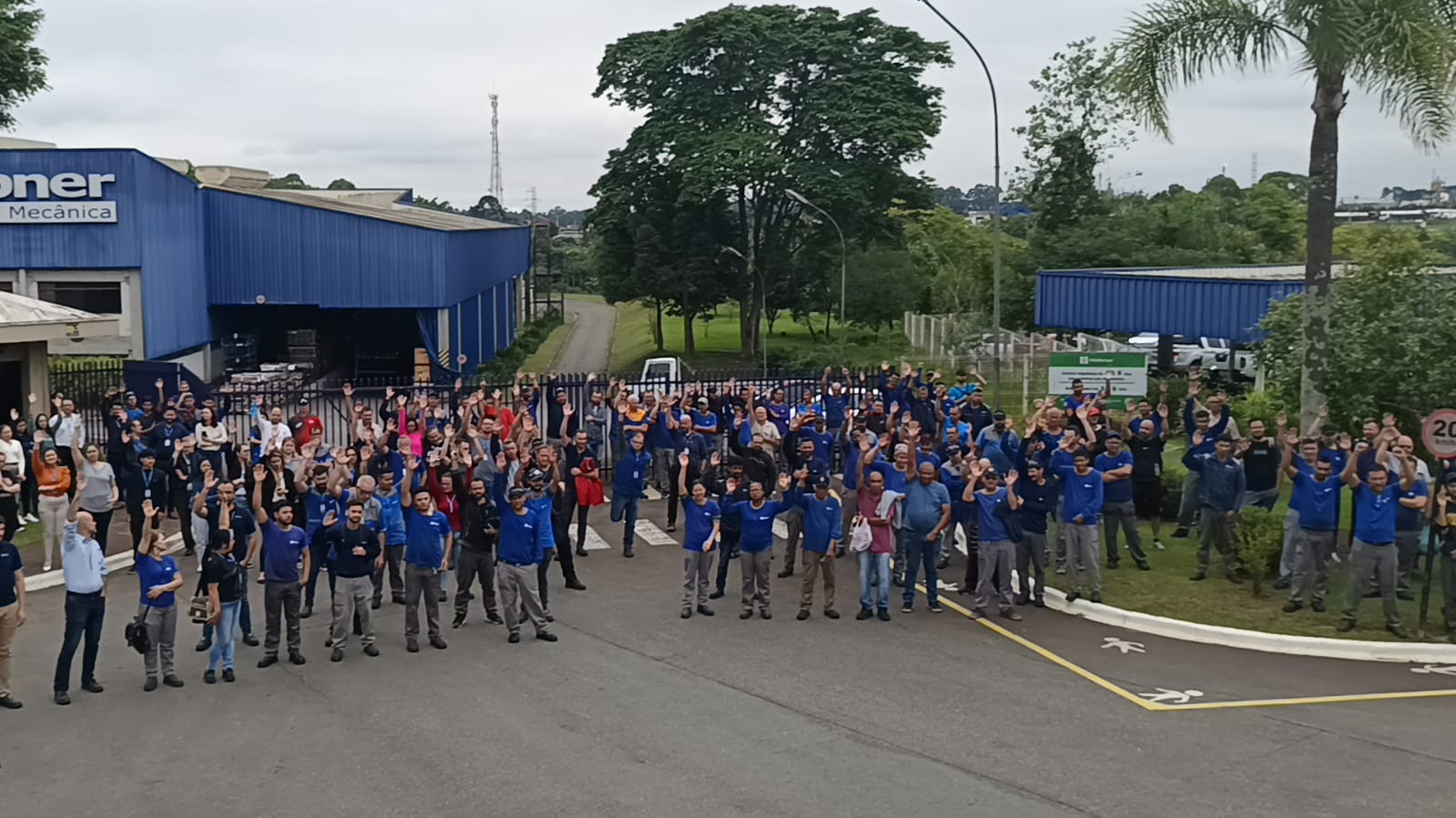 Hübner: Metalúrgicos conquistam acordo com vale-mercado de R$ 900,00
