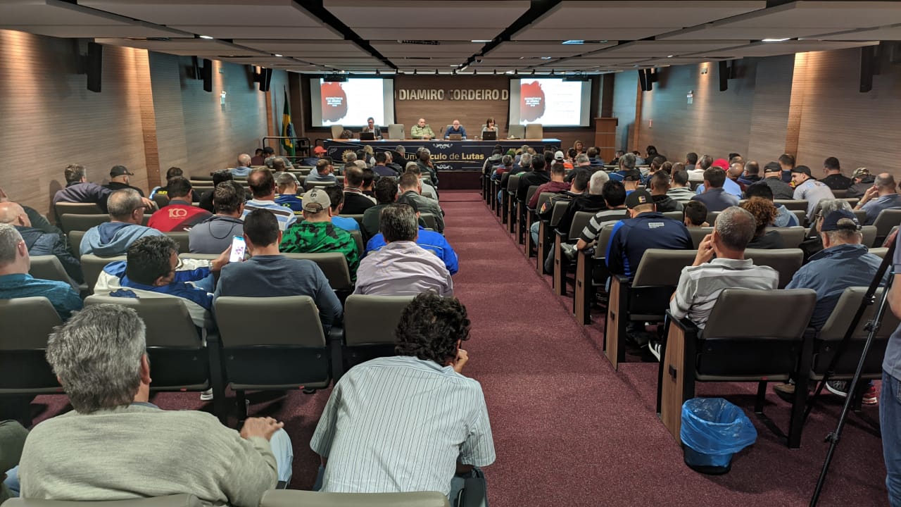 Advogada leva debate sobre empoderamento feminino na reunião da diretoria plena