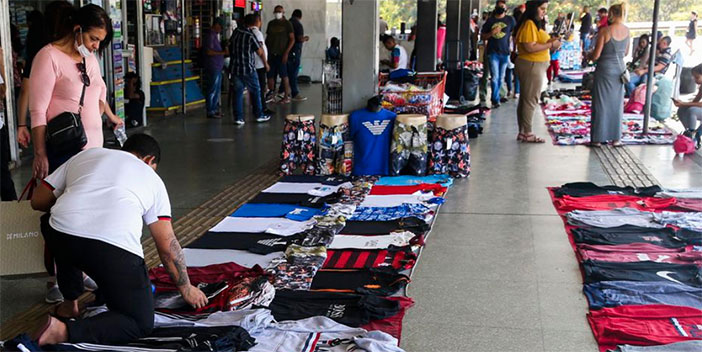 País da precarização: baixos salários e informalidade marcam vagas de emprego criadas no Brasil