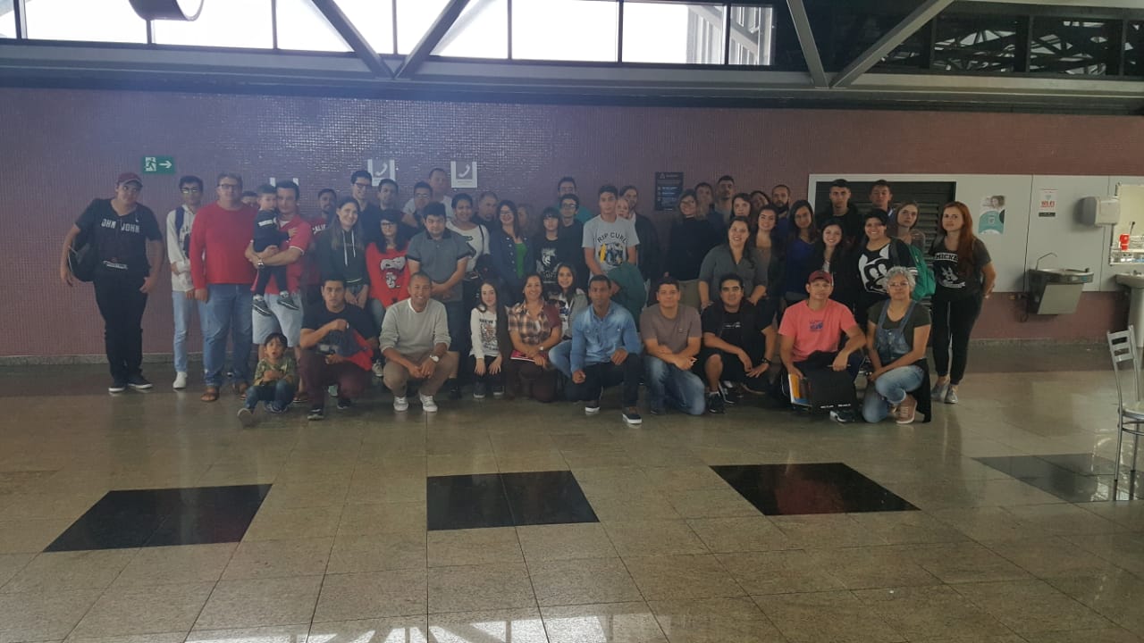 Alunos de Inglês do SMC fazem aula prática especial no Aeroporto