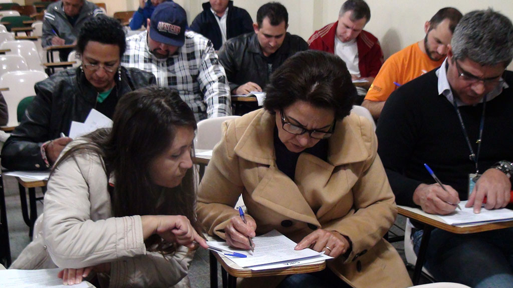 Metalúrgicos de Curitiba: Curso de formação para novos delegados de fábrica