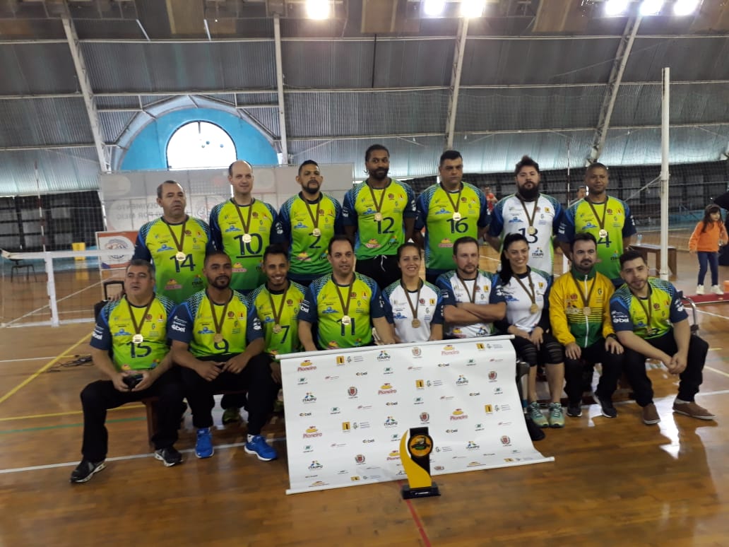 INCLUSÃO: DIRETOR DO SMC GANHA A 3ª ETAPA DO REGIONAL SUL DE PARAVÔLEI