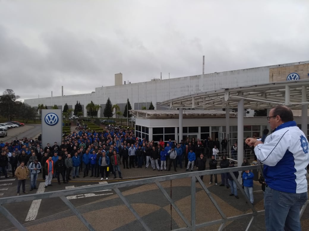 Volkswagen: Metalúrgicos aprovam encaminhamentos em porta de fábrica