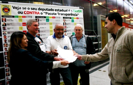 Sindicato Nacional dos Aposentados entrega 900 primeiras assinaturas em apoio ao Movimento O PR que Queremos