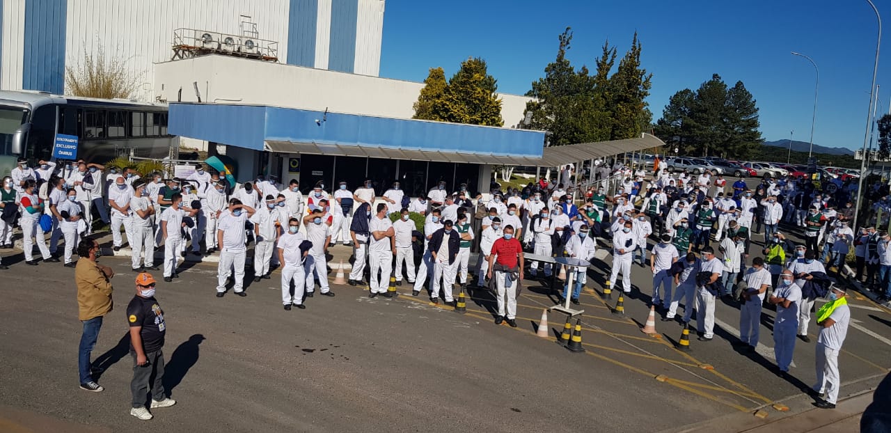 Faurecia: Após reprovação de proposta salarial, metalúrgicos dão prazo de 48h