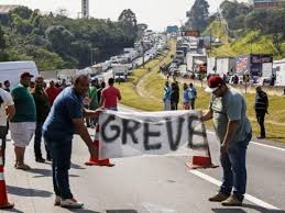 Caminhoneiros se mobilizam para nova paralisação dia 30 de março