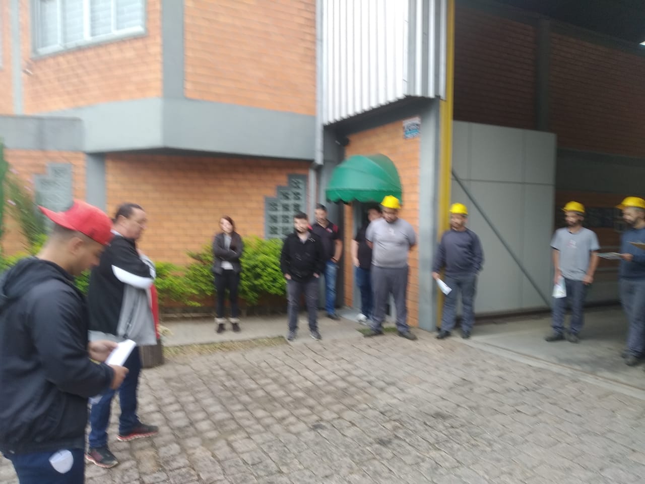 Metalúrgicos da Steellaoy autorizam SMC iniciar negociação de data-base e PLR
