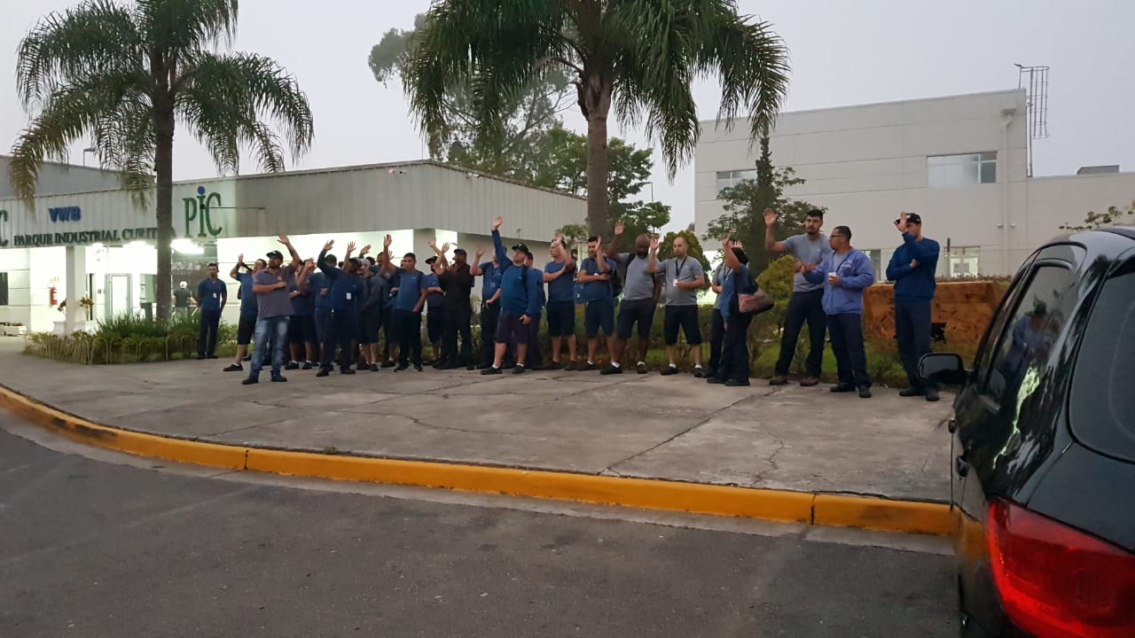 Adient: Metalúrgicos protestam contra descumprimento no acordo salarial