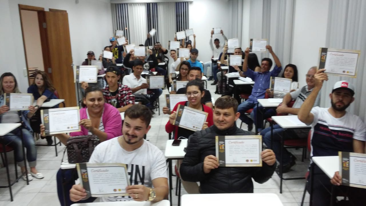 Qualificação: Turma de Mecânica Básica da subsede Araucária recebe certificado de conclusão de curso