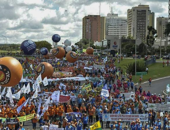Para sindicalistas, intenção do governo é dividir movimento