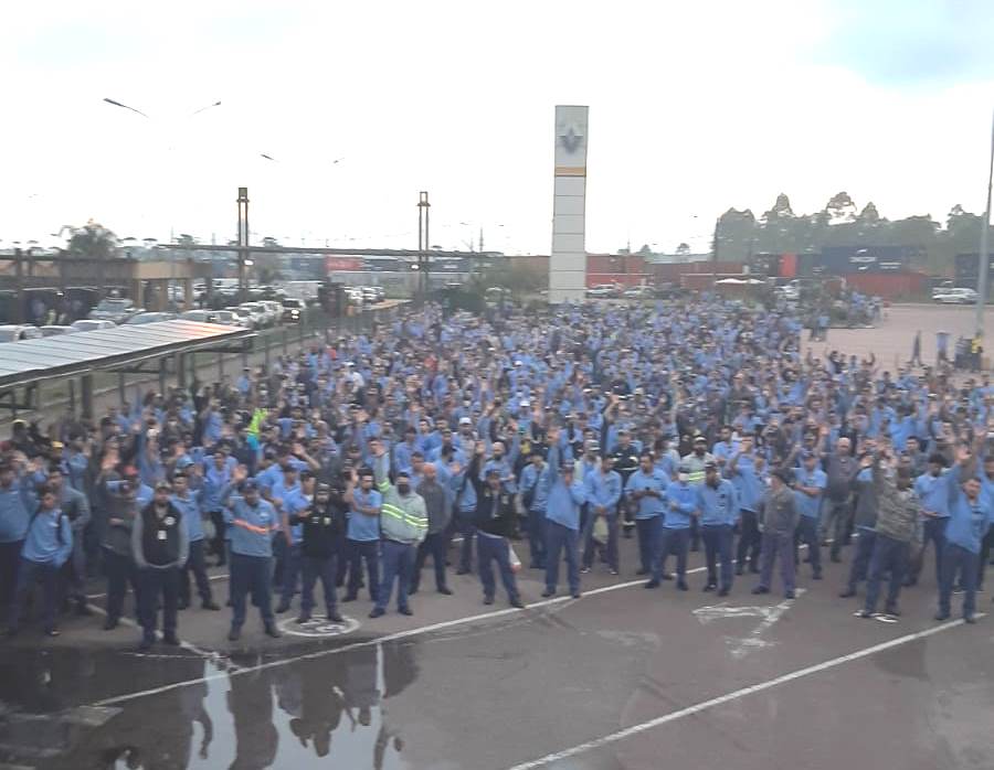 Renault: Metalúrgicos do 1º aprovam proposta de compensação do jogo do Brasil nas quartas de finais