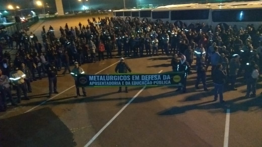 RENAULT: SMC MOBILIZA TRABALHADORES DO 3º TURNO PARA GREVE GERAL DO DIA 14