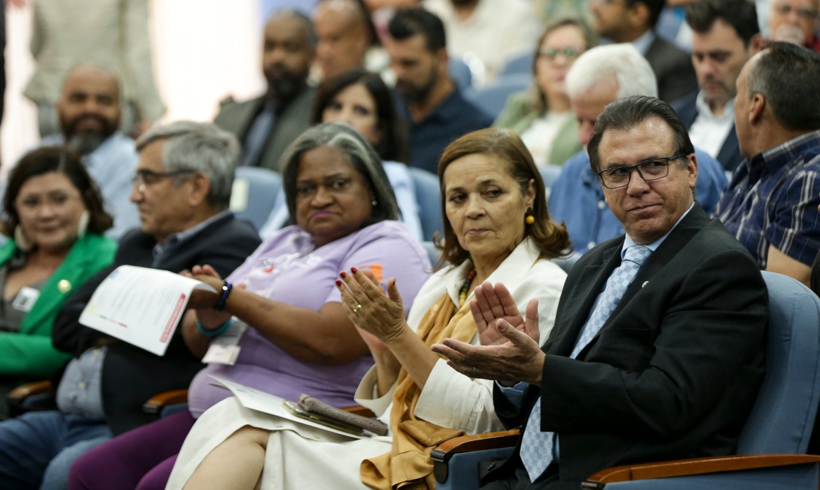 Governo reinstala Conselho Nacional de Economia Solidária 