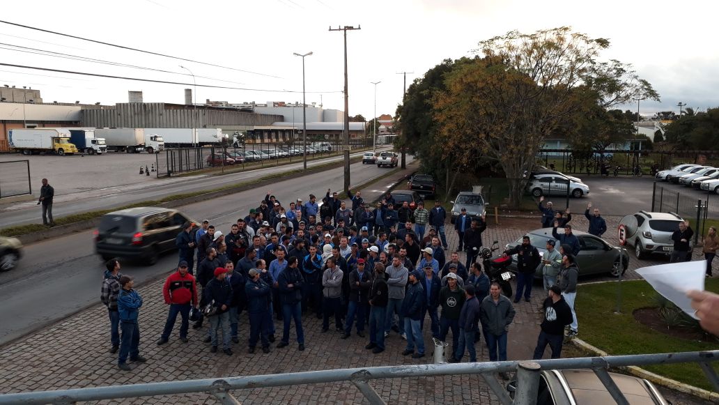 Aethra Rui Barbosa: Metalúrgicos protestam contra postergação na PLR e no abono