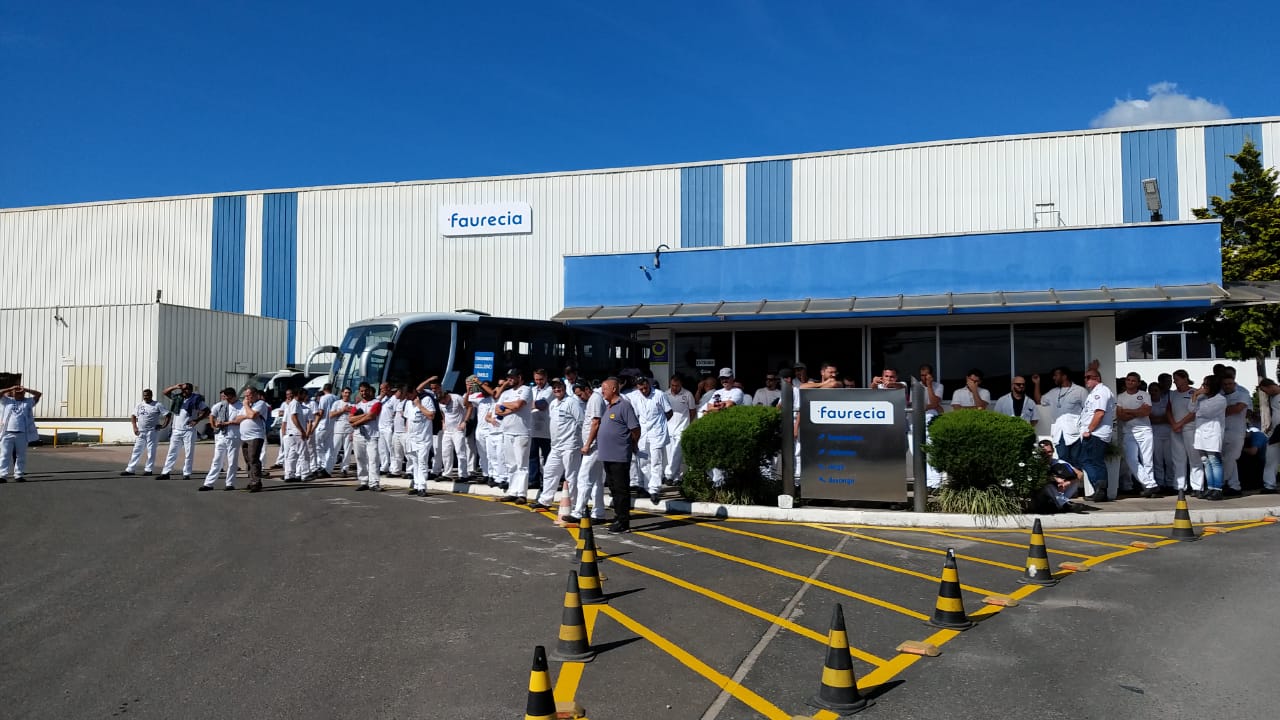 Metalúrgicos da Faurecia aprovam acordo com PLR que pode chegar a R$ 14 mil