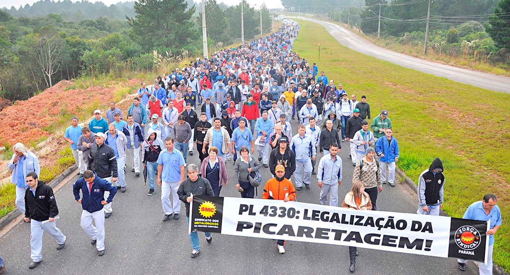 Terceirização não! Força-PR e outras centrais protestam contra projeto patronal  PL 4330