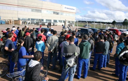 TI Automotive: Metalúrgicos reprovam proposta de vale-mercado e deflagram greve