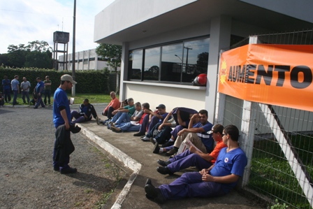 Após quatro dias de greve, metalúrgicos da Indumec fecham data base 2010