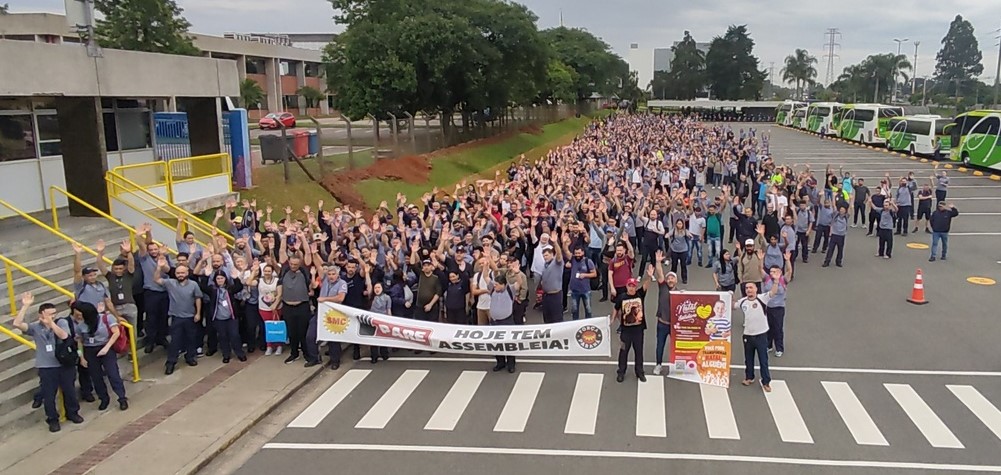 Metalúrgicos da Volvo aprovam renovação de quatro acordos  