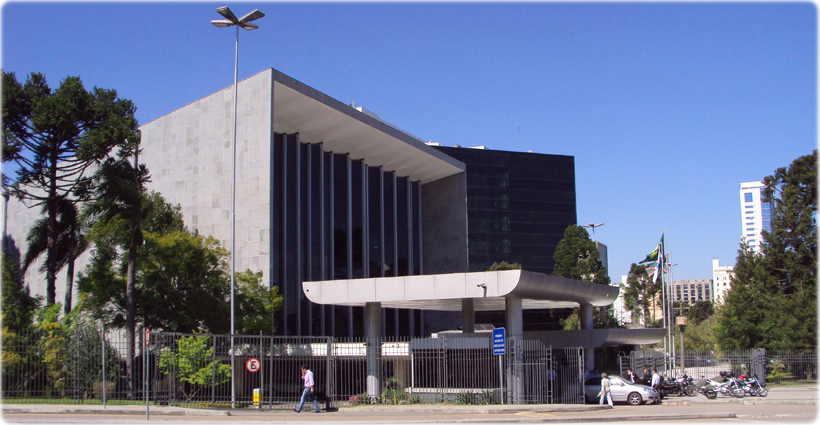Assembleia ignora crise e vai reajustar verba parlamentar