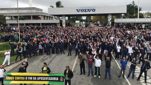 Atenção metalúrgico! Quarta-feira, dia 15, é Dia de Luta Contra Cortes na Educação e Reforma da Previdência!