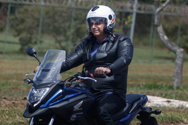 BOLSONARO PLANEJA VETAR REDUÇÃO DO ICMS SOBRE COMBUSTÍVEIS
