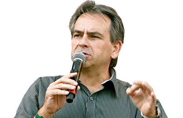Com equilíbrio, Requião indica o caminho certo para combater a reforma trabalhista
