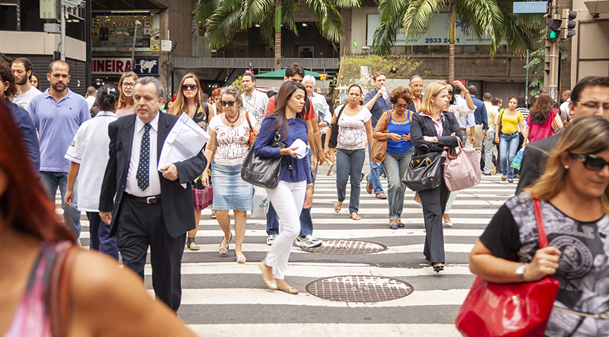 Taxa de desocupação fica em 6,2% em dezembro e média do ano fica em 6,6%, menor patamar da série histórica