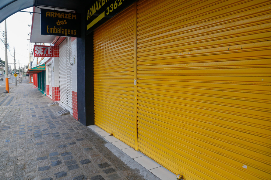 Associação Comercial recua e manda fechar comércio no Paraná