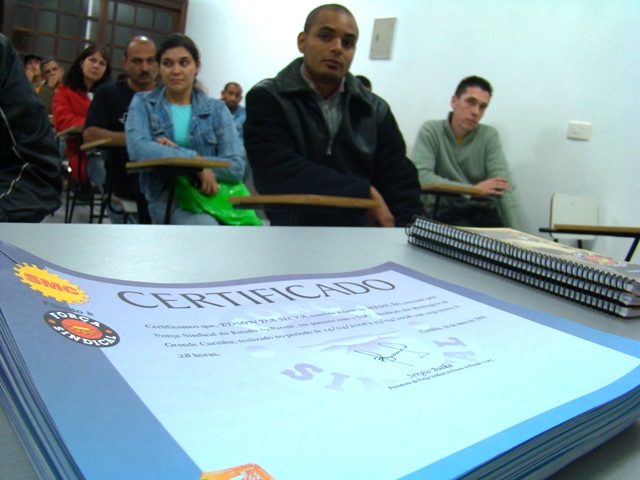 Mecânica Básica Industrial: Alunos da subsede Pinhais recebem diploma