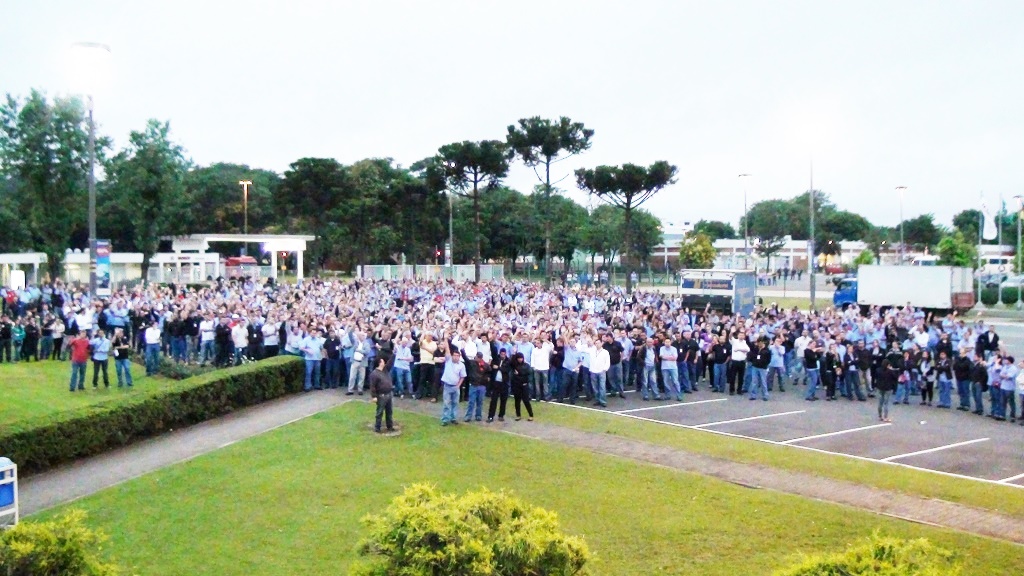 Cerca de sete mil metalúrgicos se mobilizam hoje por melhores salários