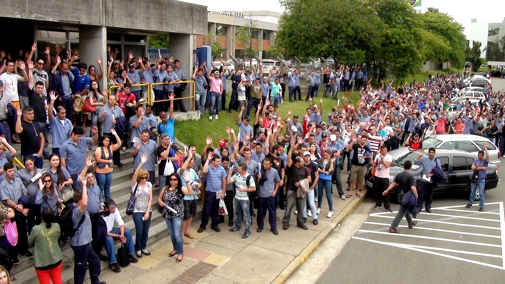 Volvo: Trabalhadores do 2º e 3º turnos aprovam renovação de acordos