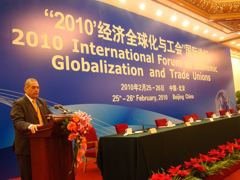 Diretor do SMC participa de Fórum na China sobre mundo do trabalho