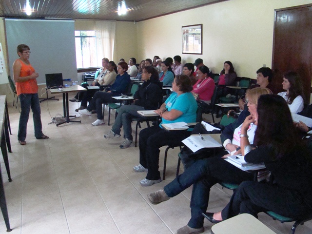 Mulheres do SMC debatem situação feminina nas fábricas no primeiro ciclo de palestras de 2008