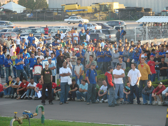 Trabalhadores da New Holland iniciam luta da PLR 2008