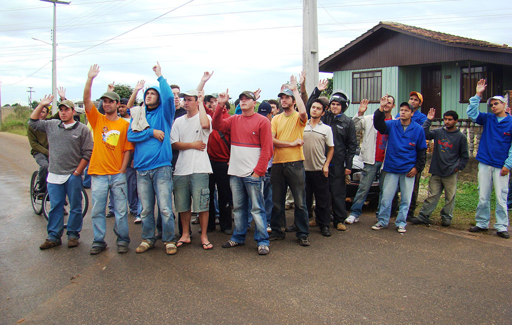 Trabalhadores da Kuner entram em greve por tempo indeterminado