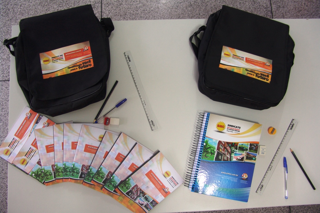 SMC inicia entrega dos kits escolares
