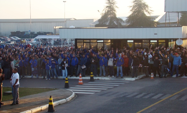 Trabalhadores da New Holland aprovam a PLR de 2008