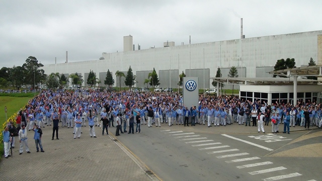 Metalúrgicos da Volkswagen aprovam doar uma hora de trabalho para instituição filantrópica