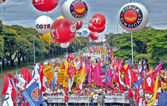 Lula sanciona projeto de legalização das centrais sindicais
