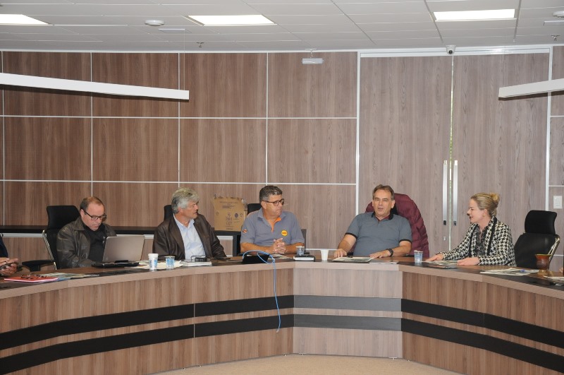 Senadora Gleisi Hoffmann visita o SMC e agradece apoio dos metalúrgicos na luta pela democracia