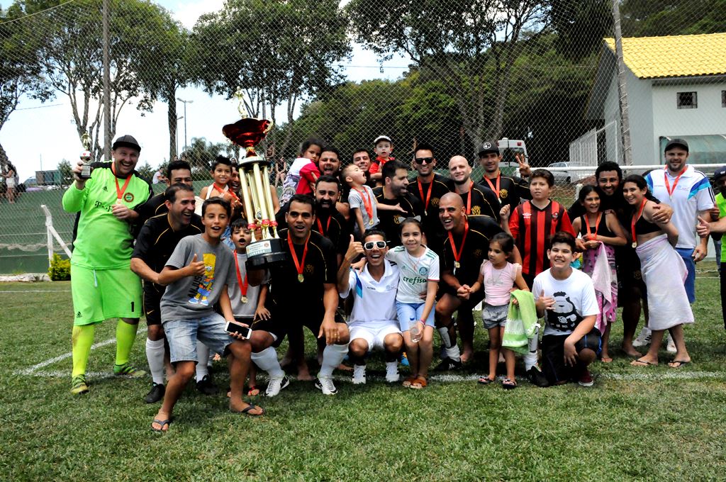 TIME OS AMIGOS DO LITRO LEVANTA O CANECO DO CAMPEONATO METALÚRGICO DE FUTEBOL SETE!