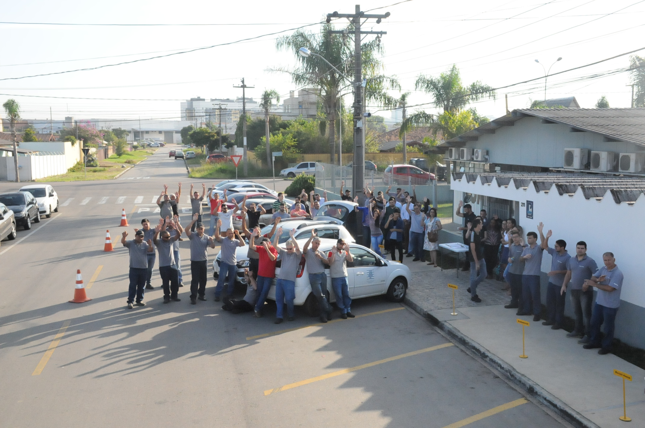 Trabalhadores da Komatsu rejeitam proposta da empresa e aprovam greve nos próximos dias